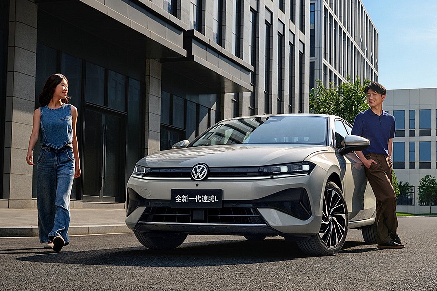 Старший седан Volkswagen Sagitar L