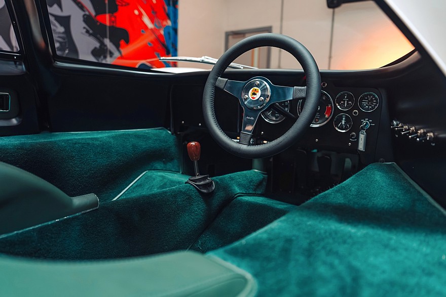 Реплика McLaren M6GT, изготовленная подразделением McLaren Special Operations по архивным чертежам и представленная в июле этого года на Фестивале скорости в Гудвуде.