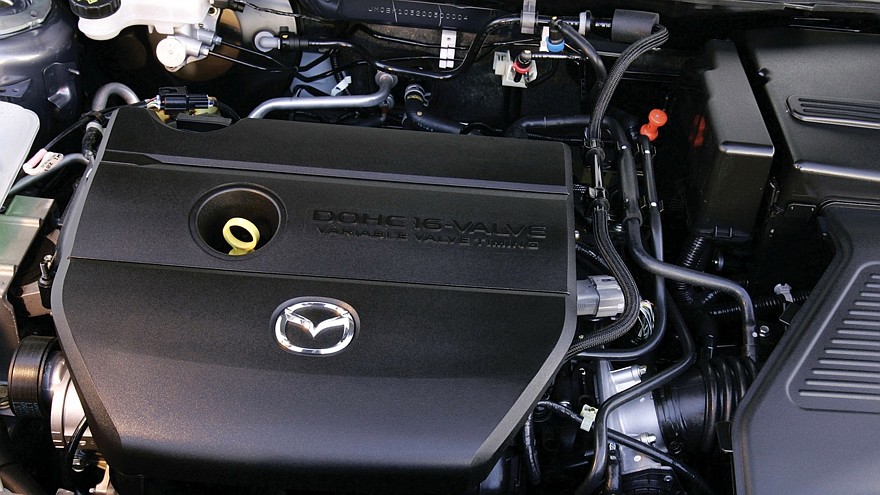 На фото: Под капотом Mazda3 Hatchback SP23 (BK2) '2006–09