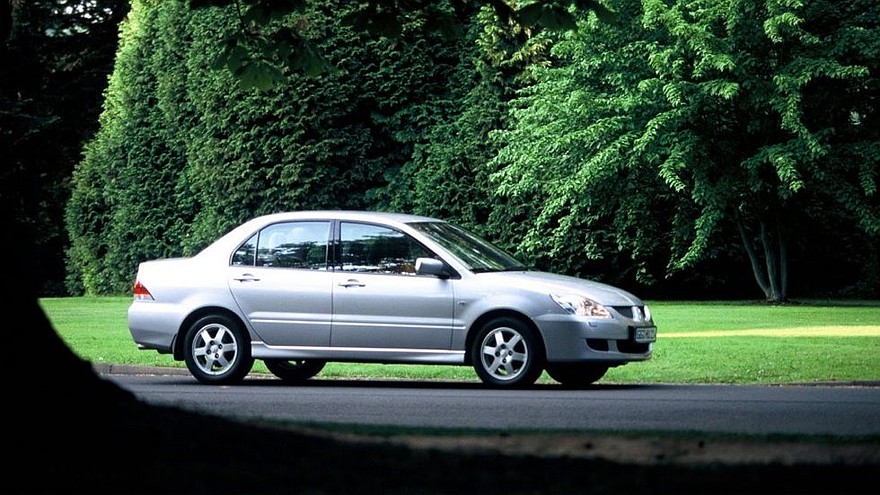 На фото: Mitsubishi Lancer '2003–2005