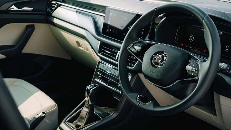 На фото: салон обновлённого кроссовера Skoda Kushaq