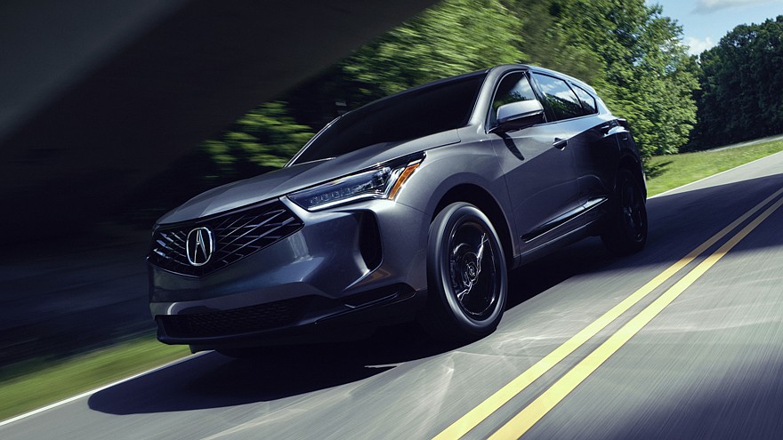 На фото: актуальный кроссовер Acura RDX