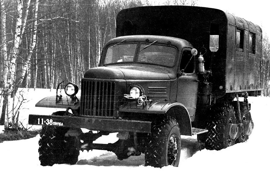 Грузовик-фургон ЗИЛ-157Э с электромоторами в ступицах задних колес