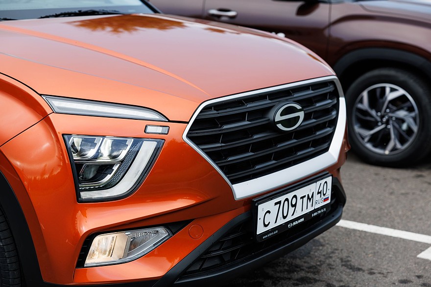 Электронные системы и панорамная крыша: изучаем комплектации Solaris HC