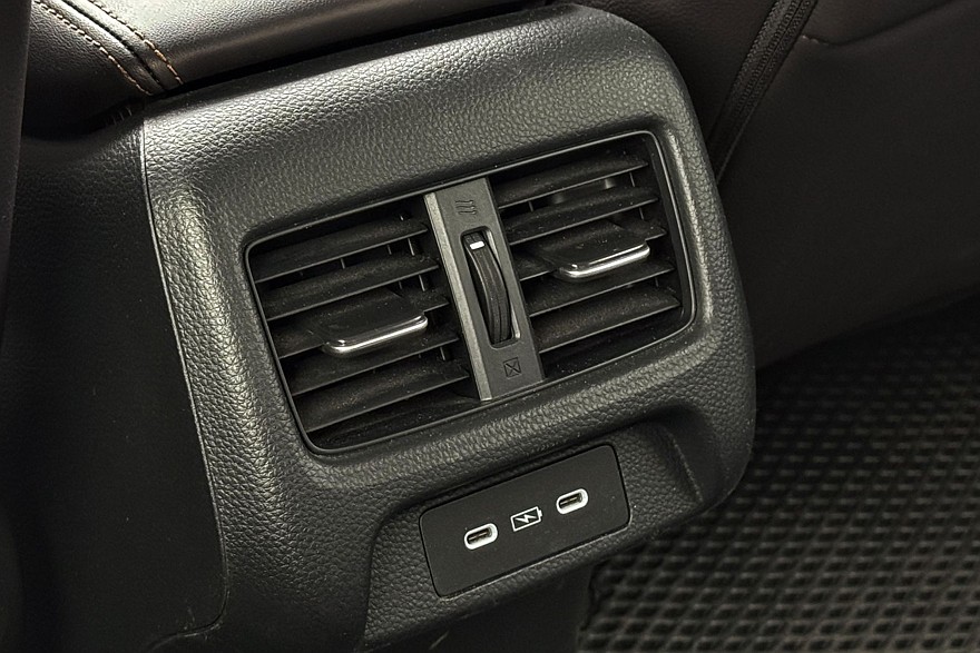 Японский минимализм с европейским лицом: тест-драйв Honda ZR-V