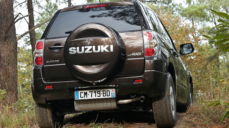 На фото: Suzuki Grand Vitara 3-door '2012–н.в.