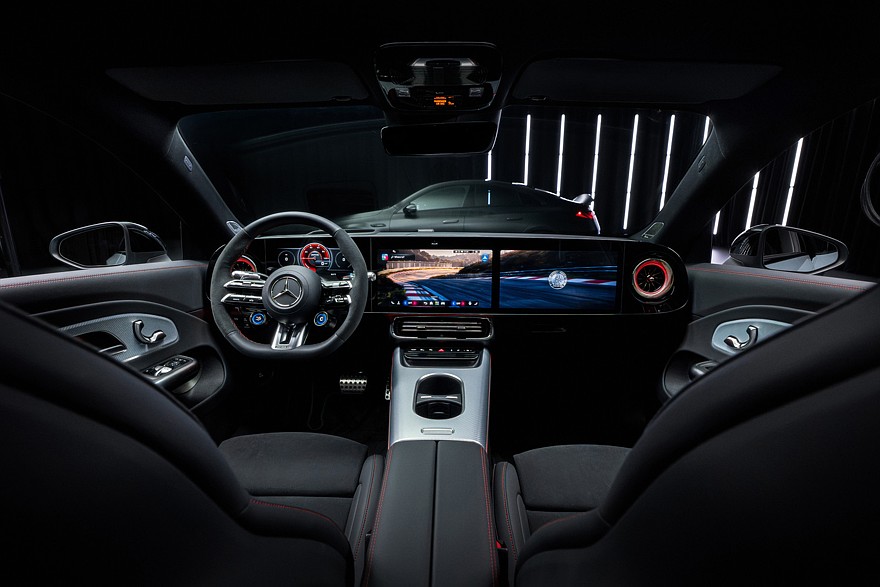 На фото: салон Mercedes-AMG CLA 45 4Matic+