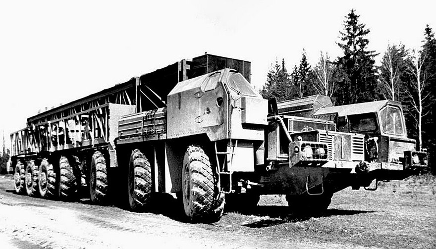 Шасси МАЗ-7912 со средним управляемым неведущим мостом (из архива НИИЦ АТ)