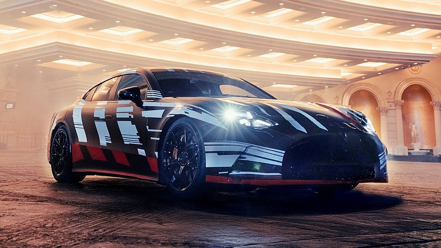 Тизеры нового суперседана Mercedes-AMG