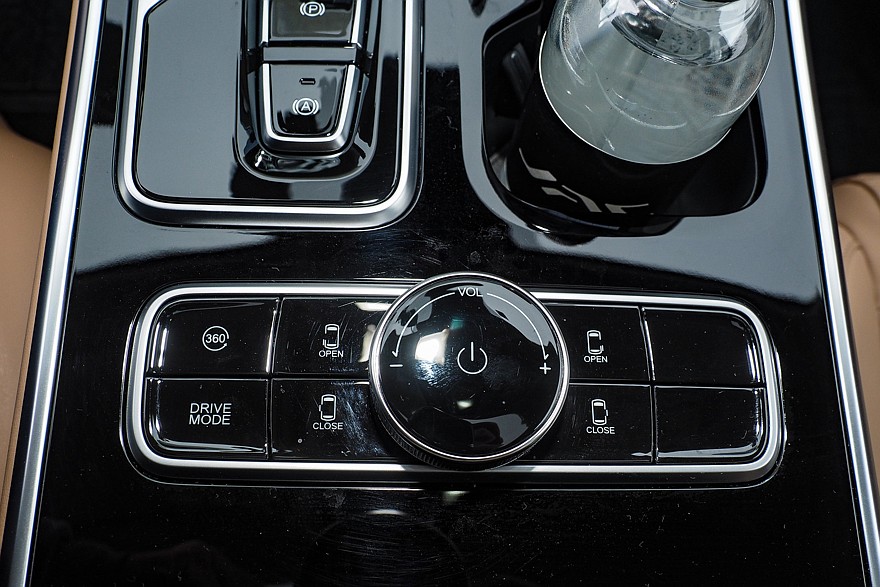 Брат из Китая приехал: тест-драйв JAC RF8