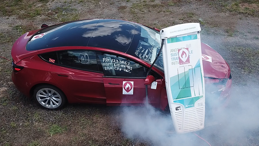 Нет ли дыма без огня: насколько на самом деле пожароопасны электромобили и гибриды