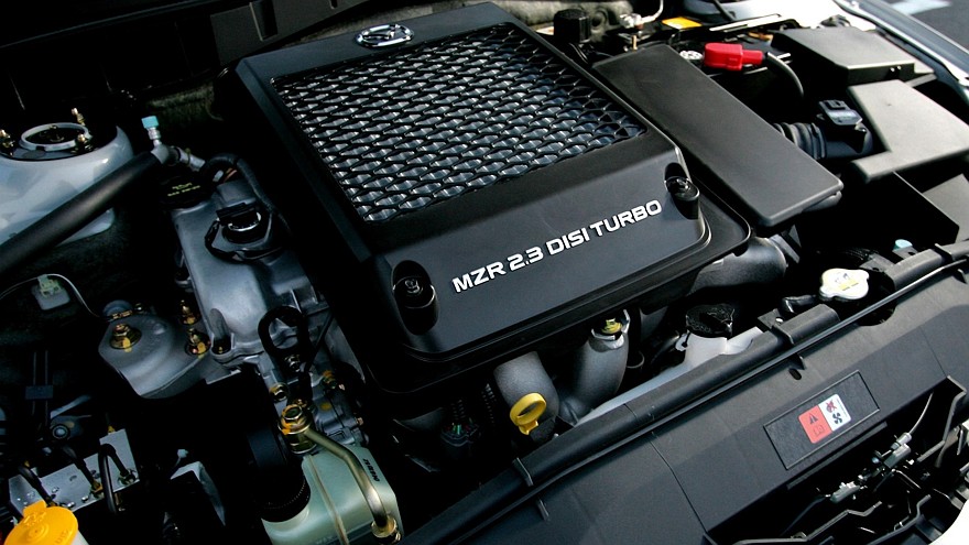 На фото: Под капотом Mazda6 MPS '2005–07