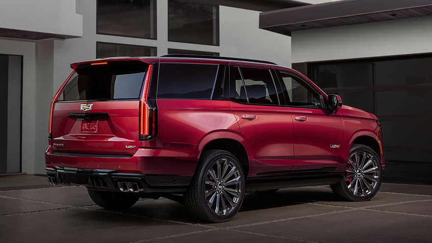 На фото: Cadillac Escalade-V