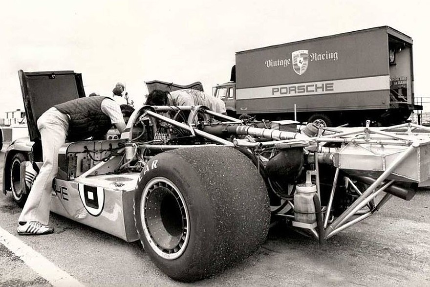 Как Porsche 917 завоевал Can-Am: машина, которую было сложнее обуздать, чем построить