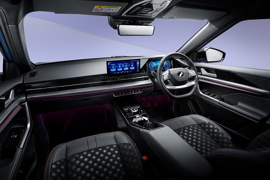 Представлен серийный электрохэтч Perodua QV-E: вместо Daihatsu партнером стала Magna