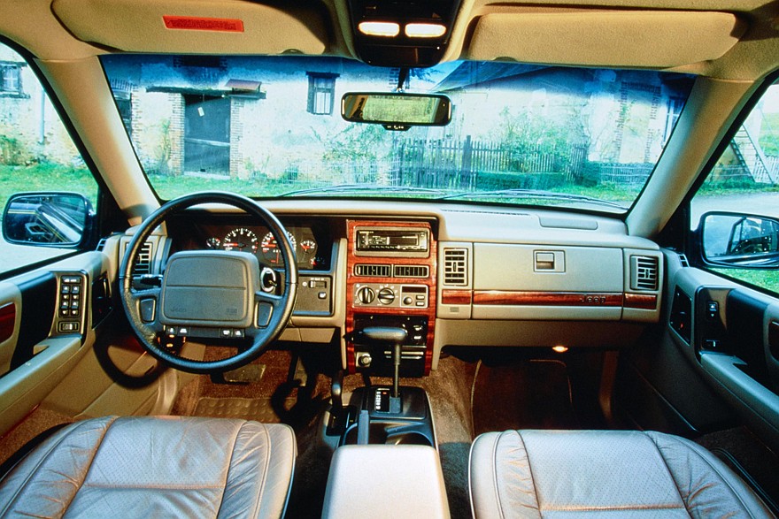 Jeep Grand Cherokee Limited прекрасно выглядел и снаружи, и внутри