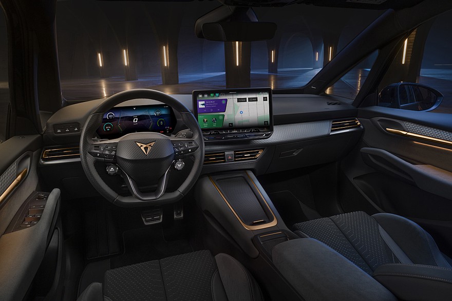 На фото: салон обновлённого хэтчбека Cupra Born