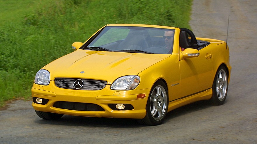 На фото: Mercedes-Benz SLK 32 AMG '2001–04