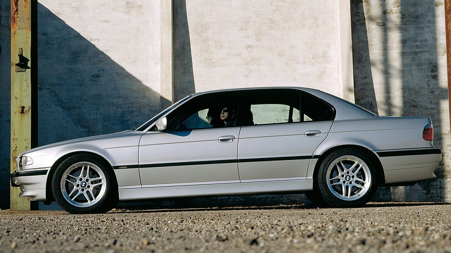 На фото: BMW 740d (E38) '1999–2001