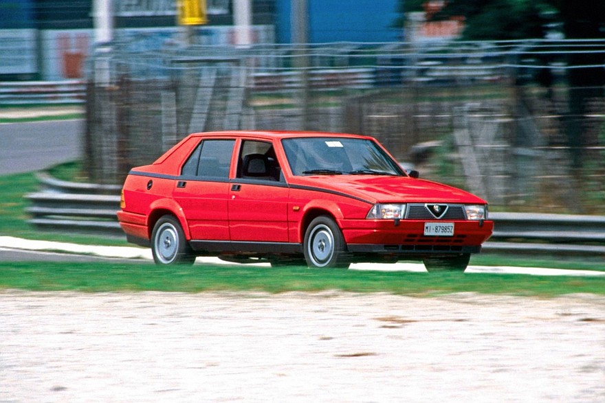 Alfa Romeo 75 Turbo (1986): 155 л.с. 7,6 с, 210 км/ч