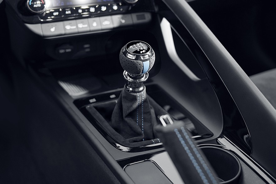 На фото: салон Hyundai Elantra N Monochrome