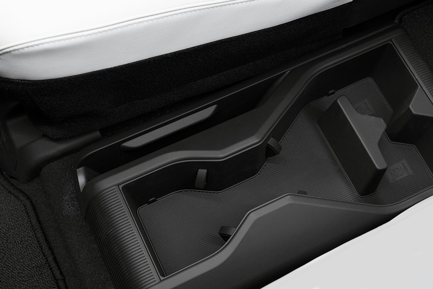 На фото: салон Toyota Highlander нового поколения