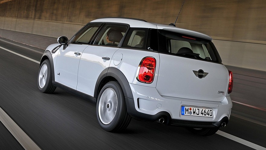 Задняя сторона Mini Countryman