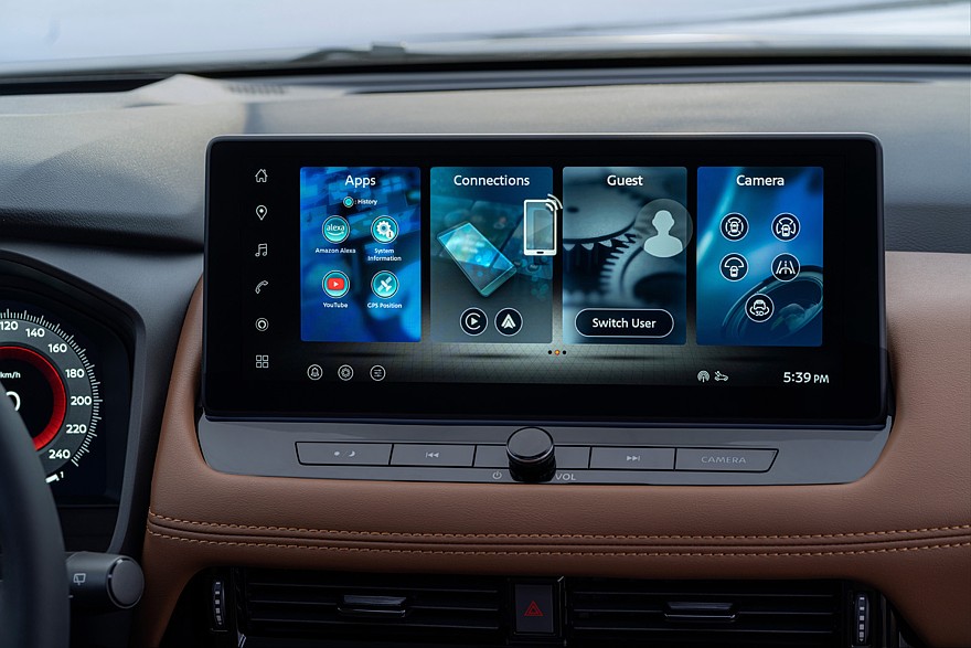 На фото: салон обновлённого кроссовера Nissan X-Trail (версии для Европы)