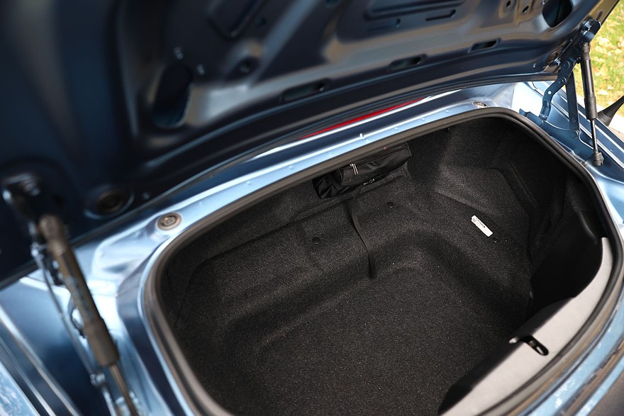 Задний привод, полтора литра и DVD-проигрыватель: опыт владения Mazda Roadster IV (ND)