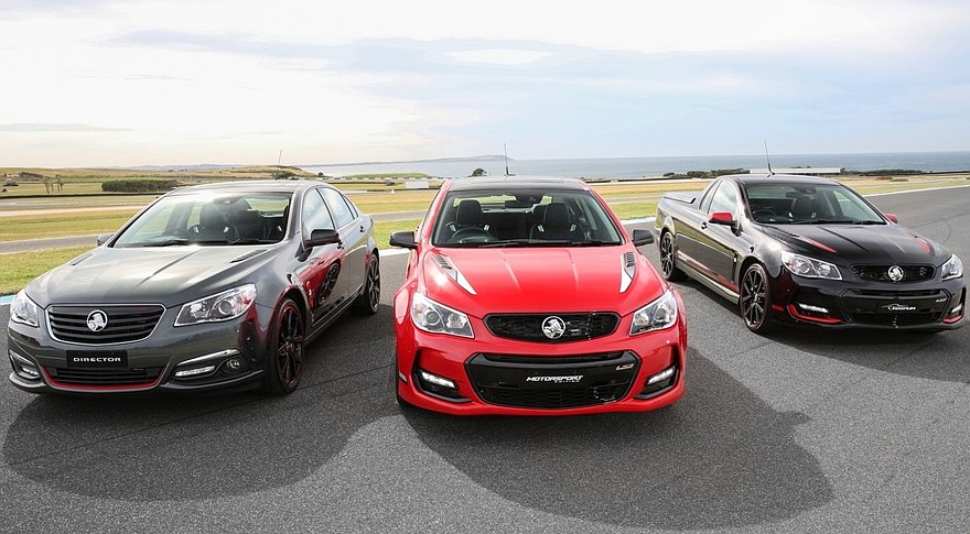 На фото, слева-направо: Holden Commodore Director, Commodore Motorsport и Ute Magnum