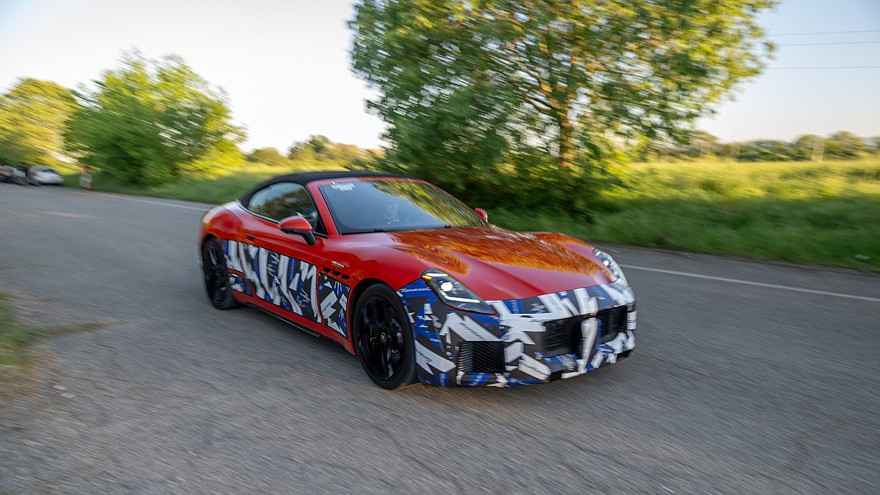 На фото: прототип обновлённого Maserati GranCabrio