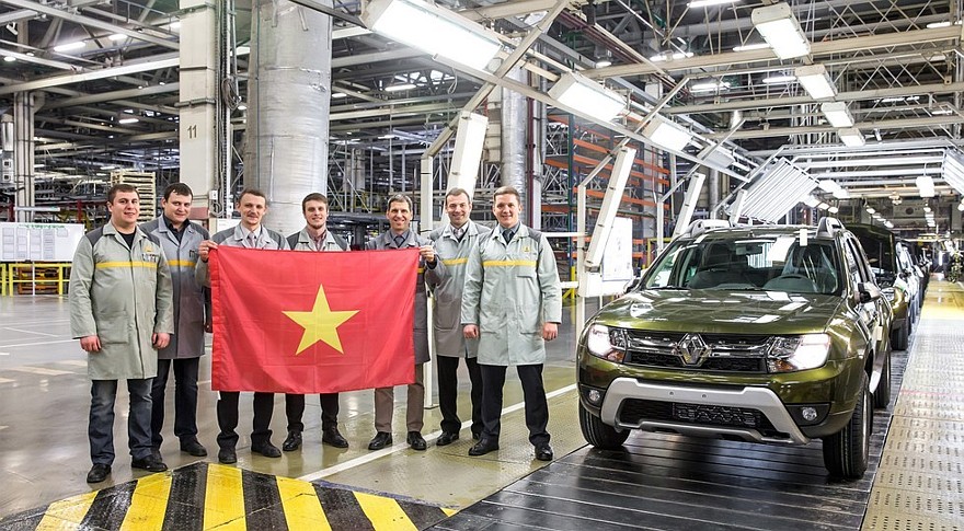 Из России Renault поставляет не только комплектующие, но и автомобили. В этом году компания начала экспортировать машины во Вьетнам