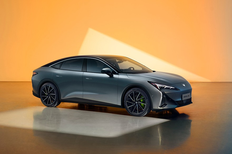 Дореформенный Arcfox Alpha S5