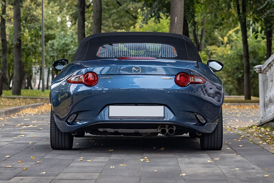 Задний привод, полтора литра и DVD-проигрыватель: опыт владения Mazda Roadster IV (ND)