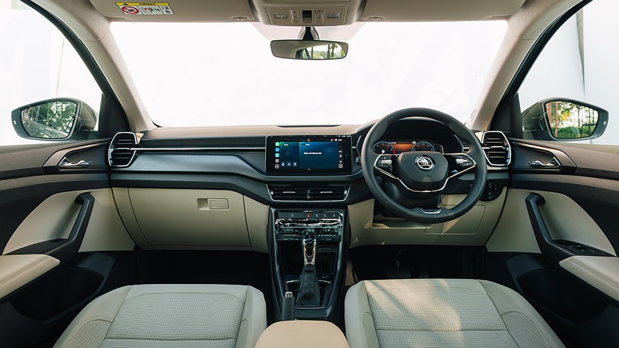 На фото: салон обновлённого кроссовера Skoda Kushaq