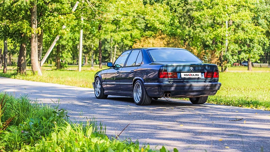 BMW-5-серии-E34-сзади-(3)