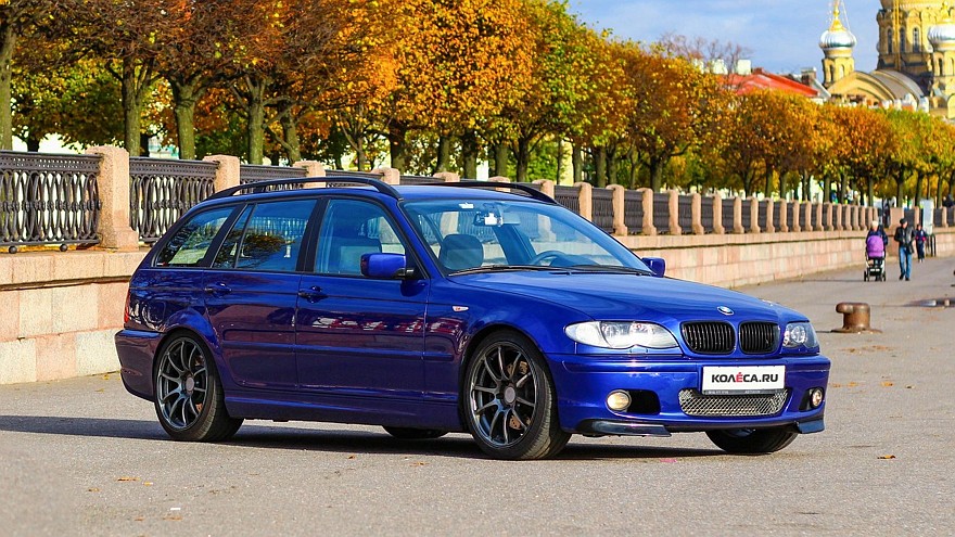BMW e46 touring синий вид три четверти