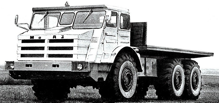Наследник вездехода «Ермак» — грузовой 27-тонный вариант МоАЗ-74111 (из архива МоАЗ)