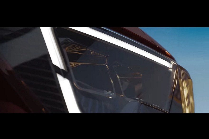 Индийский кроссовер Mahindra XUV700: рестайлинг и новое имя