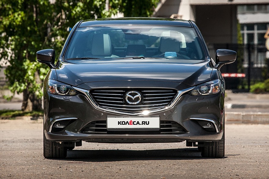 Mazda6 темно-серая вид спереди