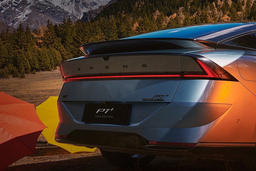 Обновленный Xpeng P7+