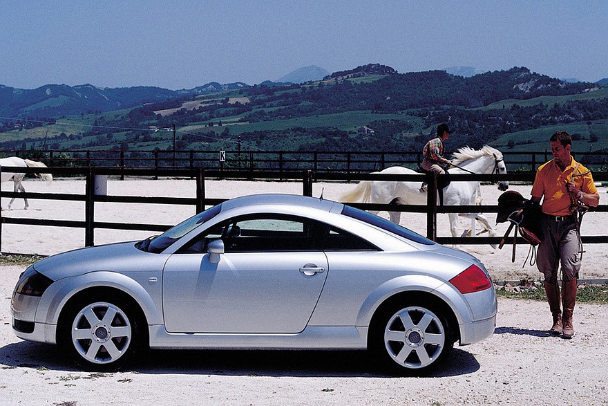 Четыре кольца эгоиста: как появилась Audi TT и как она опозорилась на автобанах