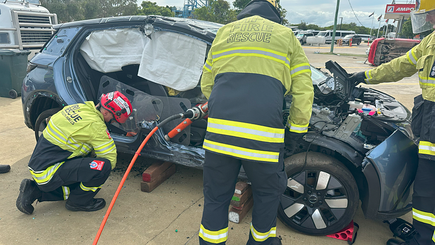 Нет ли дыма без огня: насколько на самом деле пожароопасны электромобили и гибриды