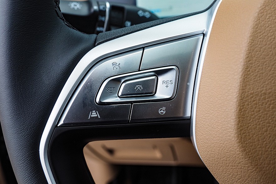 Брат из Китая приехал: тест-драйв JAC RF8