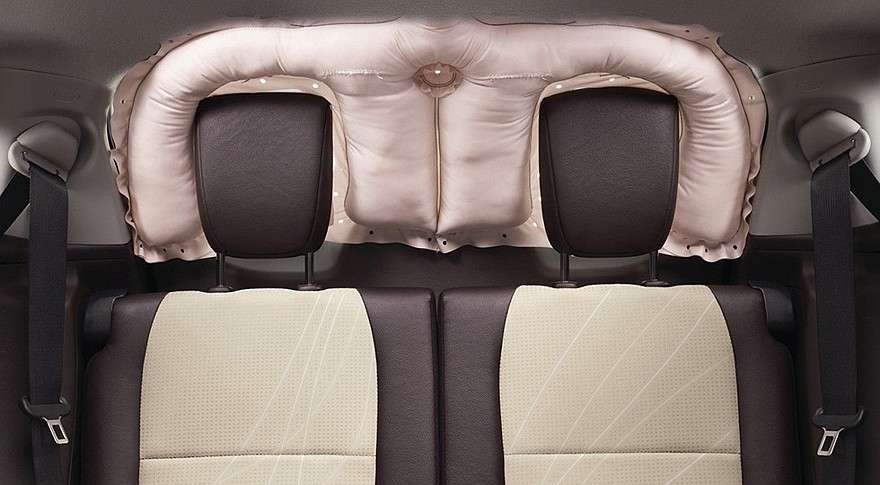 На фото: подушка безопасности для заднего сиденья