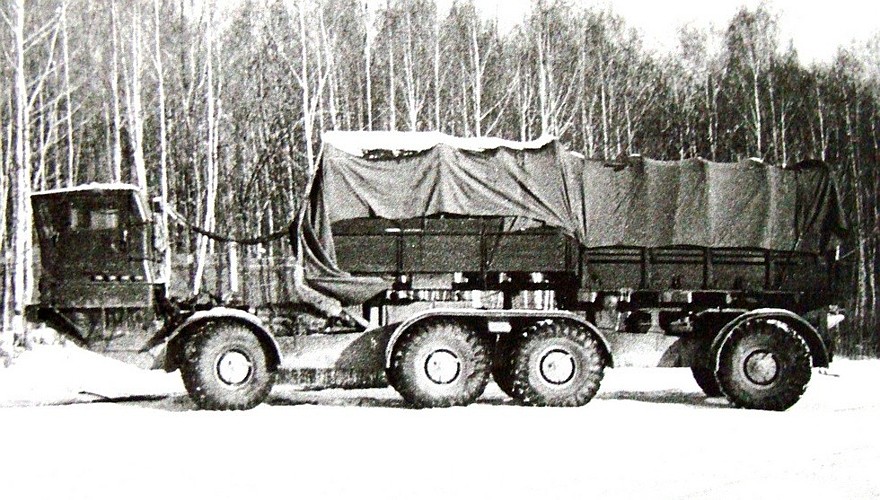 Активное прицепное звено ЗИЛ-135КП с удлиненным бортовым кузовом