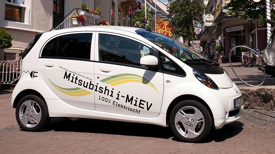 На фото: Mitsubishi i MiEV
