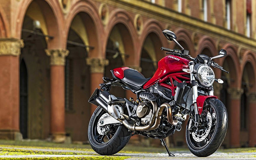 На фото: Ducati Monster