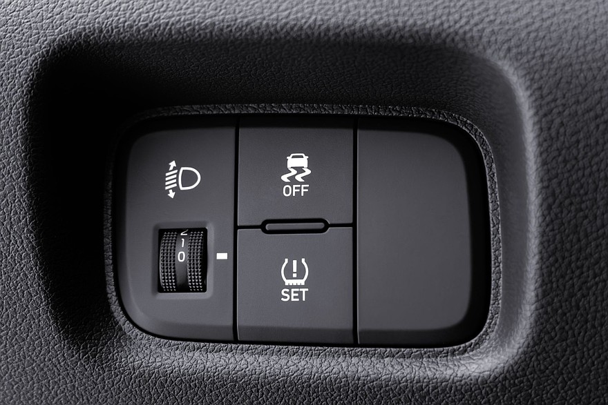 Электронные системы и панорамная крыша: изучаем комплектации Solaris HC