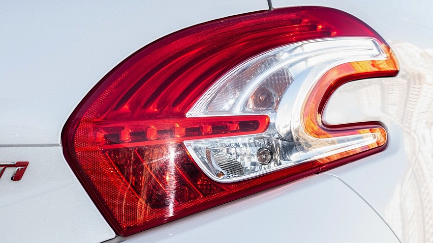 Peugeot 208 GTI фонарь